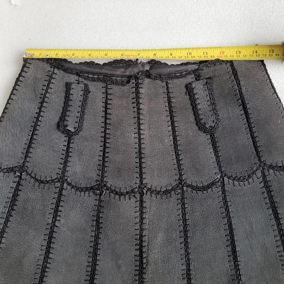 Vintage Black Suede Patchwork Miniskirt With Crochet Lace Trim 70s Boho 38 EU 6 - Picture 11 of 15